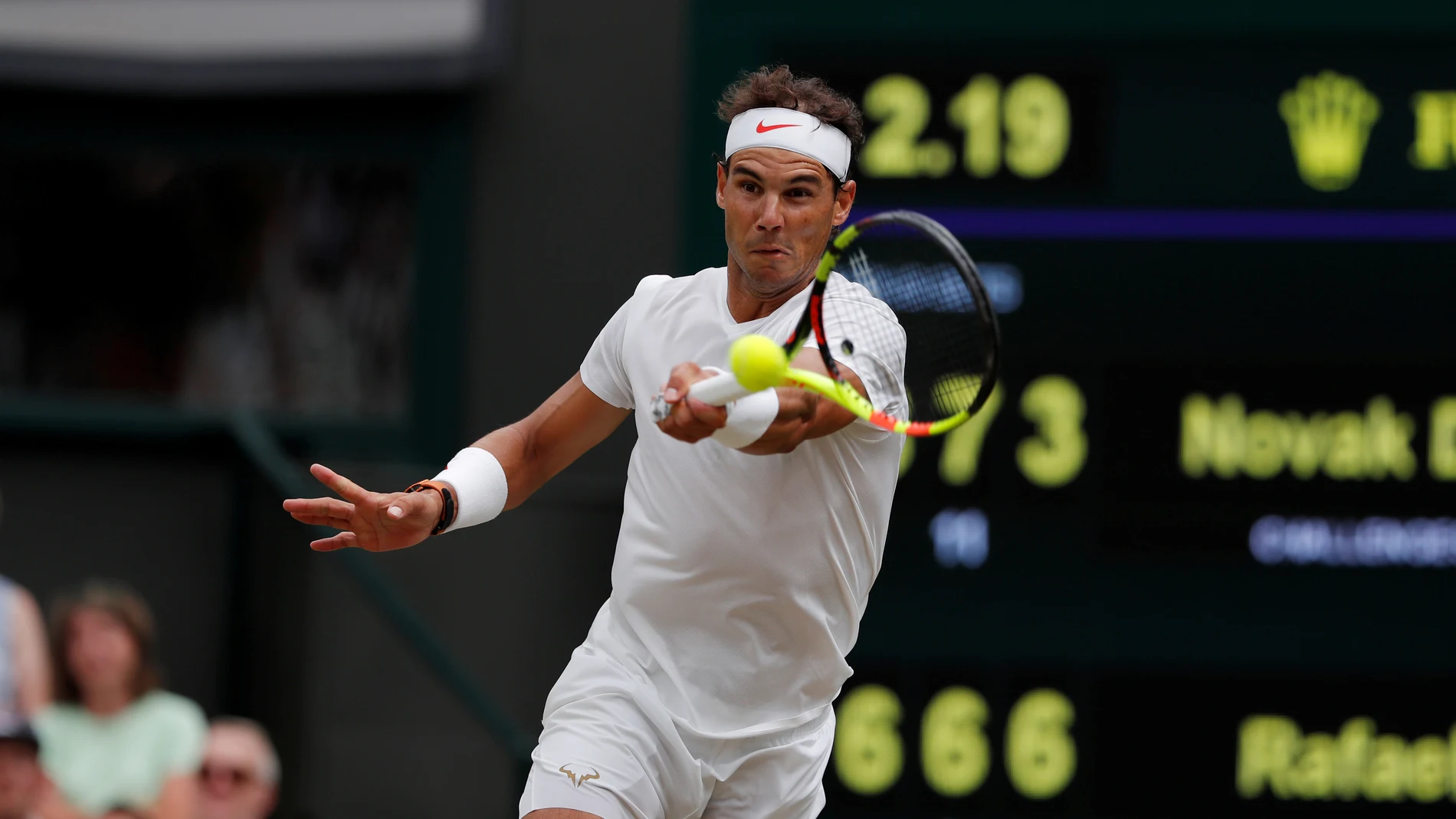 Rafael Nadal disputando un partido en WImbledon 2018 Rafael Nadal disputando un partido en WImbledon 2018