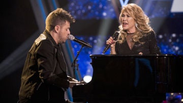 Pablo López y Helena Bianco cantan ‘El camino’ en la Gran Final de ‘La Voz Senior’