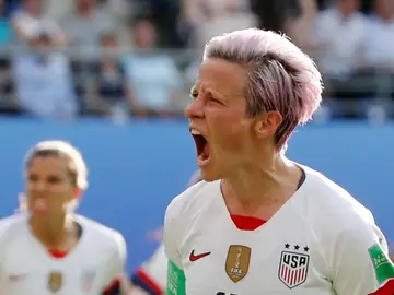 Rapinoe celebrando el segundo penalty contra España Rapinoe celebrando el segundo penalty contra España