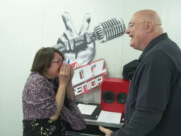 Xavi Garriga, a Lucía Collado, vocal coach de ‘La Voz Senior’: “¿Le has hablado a tu marido de lo nuestro?” Xavi Garriga, a Lucía Collado, vocal coach de ‘La Voz Senior’: “¿Le has hablado a tu marido de lo nuestro?”