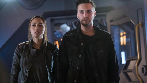Raven y Murphy en 'The 100'