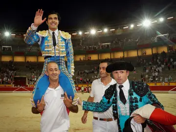 Puerta grande para el mexicano Diego San Román en la novillada de "aperitivo" Puerta grande para el mexicano Diego San Román en la novillada de "aperitivo"