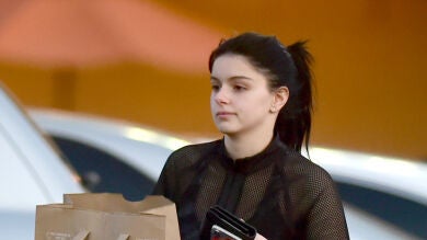 Las impactantes imágenes de Ariel Winter de 'Modern Family' comprando alcohol