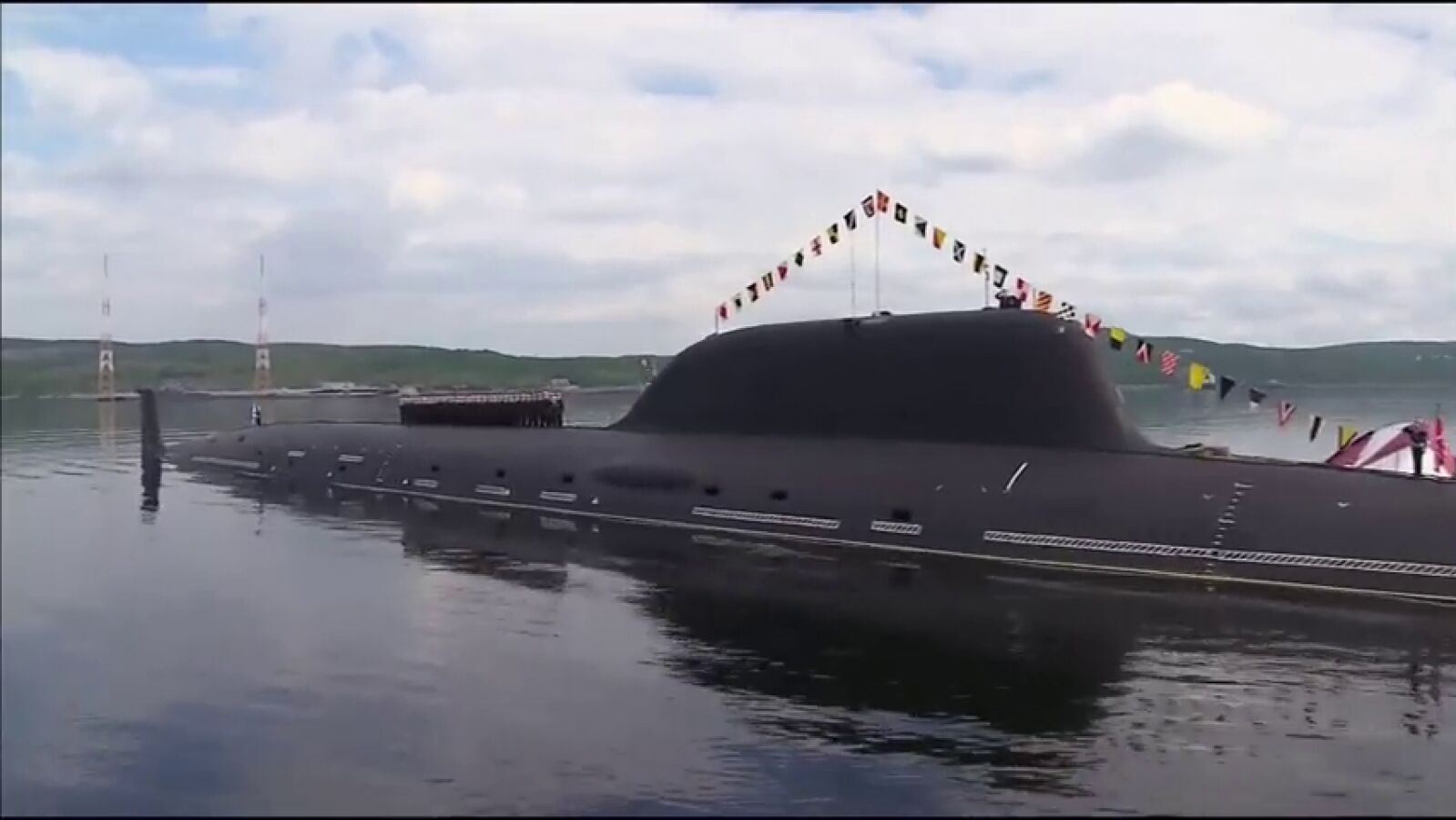 Putin condecora a título póstumo a marineros del submarino accidentado