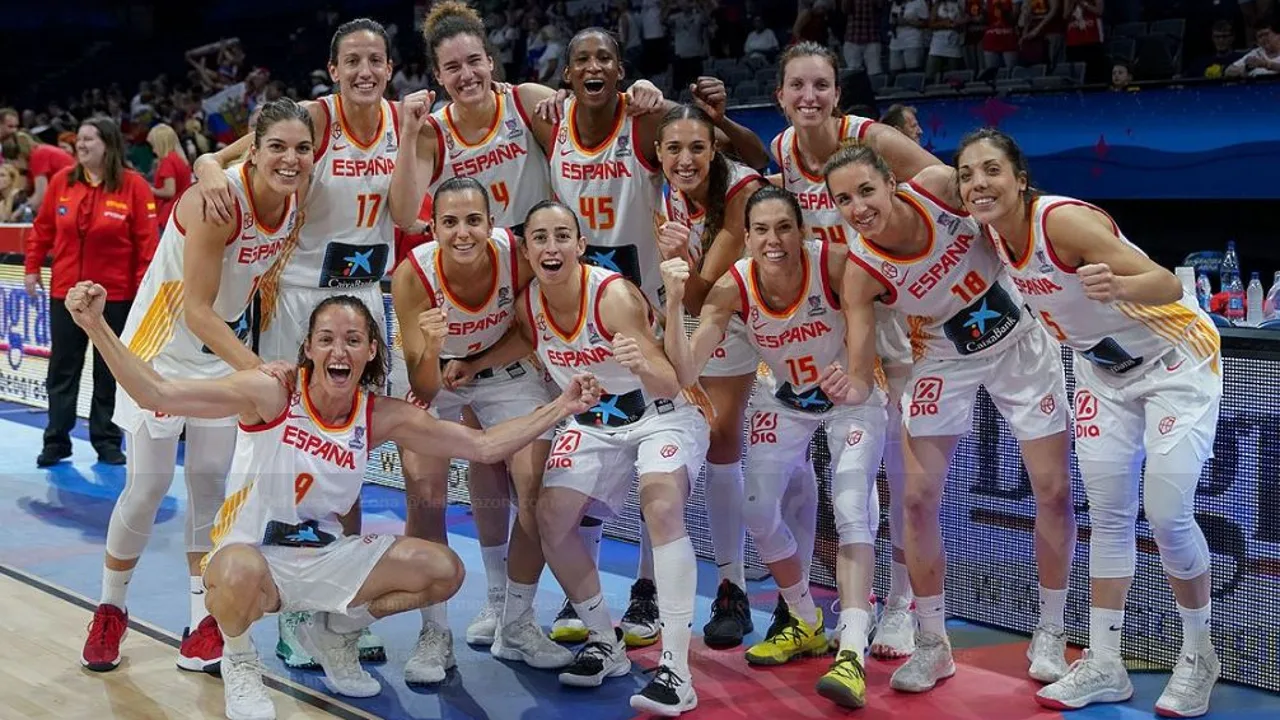 Competitivo Aislante Renunciar España vence a Serbia y jugará la final del Eurobasket femenino ante Francia