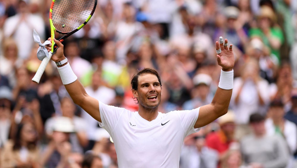 Nadal celebrando la victoria ante Tsonga en Wimbledon