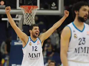 Mirotic junto a Llull durante un partido del Real Madrid Mirotic junto a Llull durante un partido del Real Madrid