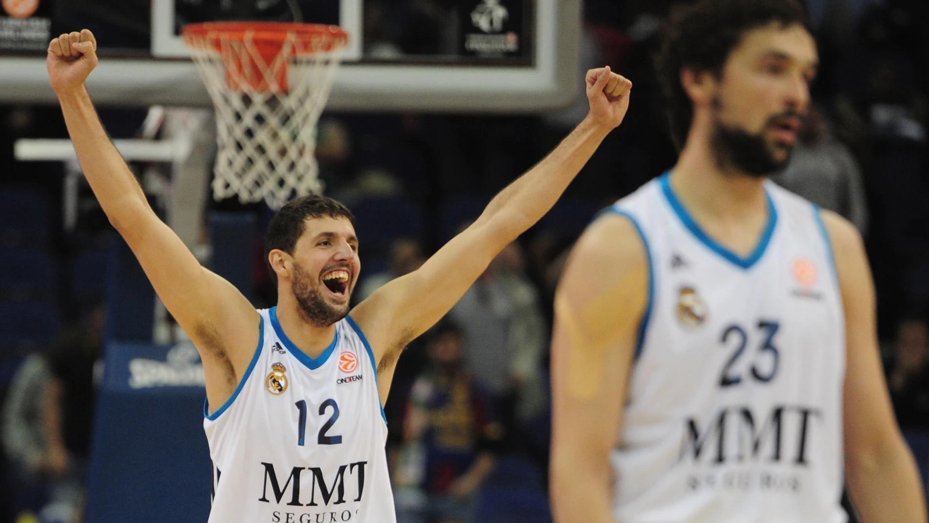 Mirotic junto a Llull durante un partido del Real Madrid Mirotic junto a Llull durante un partido del Real Madrid