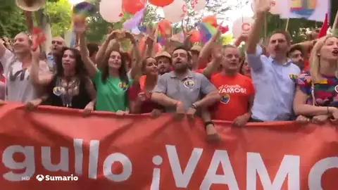 Los representantes del Ciudadanos salen escoltados de la marcha del Orgullo en Madrid Los representantes del Ciudadanos salen escoltados de la marcha del Orgullo en Madrid