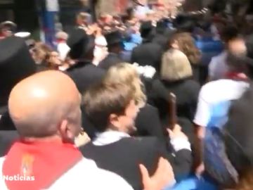 Gritos e insultos en Pamplona en contra del nuevo alcalde de Navarra Suma