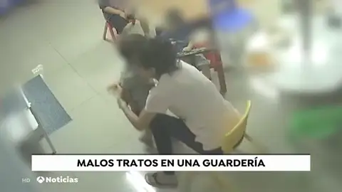 Las indignantes imágenes del brutal maltrato a unos niños en una guardería de Israel Las indignantes imágenes del brutal maltrato a unos niños en una guardería de Israel