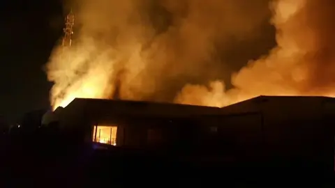 Incendio en una planta de Tarragona Incendio en una planta de Tarragona