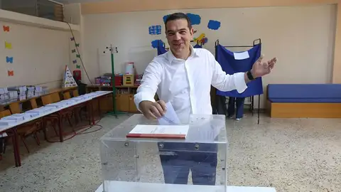 Imagen de Tsipras votando Imagen de Tsipras votando