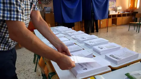Papeletas de un colegio electoral en las elecciones anticipadas en Grecia Papeletas de un colegio electoral en las elecciones anticipadas en Grecia.