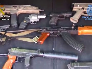 Localizado en Málaga un arsenal de armas del grupo criminal más peligroso de Holanda