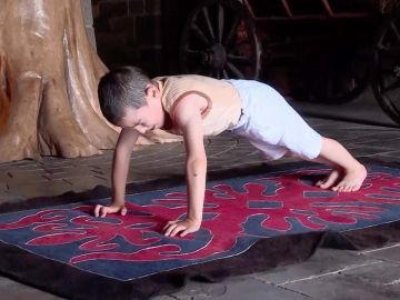 Niño de seis años bate el récord de flexiones Niño de seis años bate el récord de flexiones