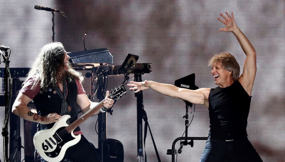 Madrid exalta la cara más ochentera de Bon Jovi
