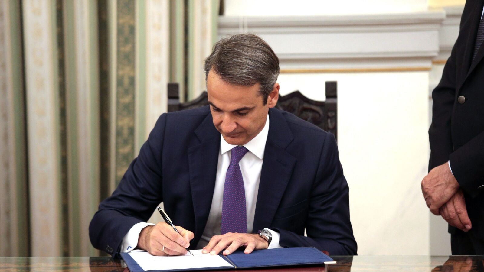 Grecia ya tiene nuevo primer ministro: Kyriakos Mitsotakis sucede en el cargo a Tsipras