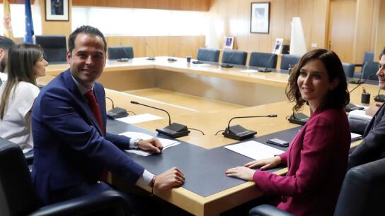 Ignacio Aguado e Isabel D&iacute;az Ayuso durante una reuni&oacute;n
