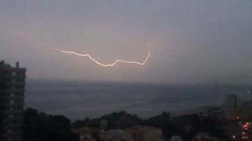 Tormenta eléctrica en la playa de Montgat, Barcelona