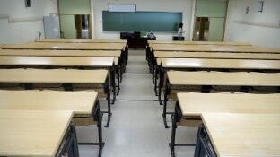 Una aula vac&iacute;a en una Universidad.