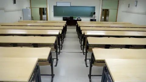 Aula vacía en una universidad Una aula vacía en una Universidad.