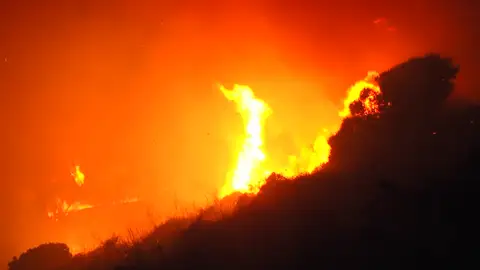Ceuta pide medios aéreos para intentar controlar el incendio forestal Ceuta pide medios aéreos para intentar controlar el incendio forestal