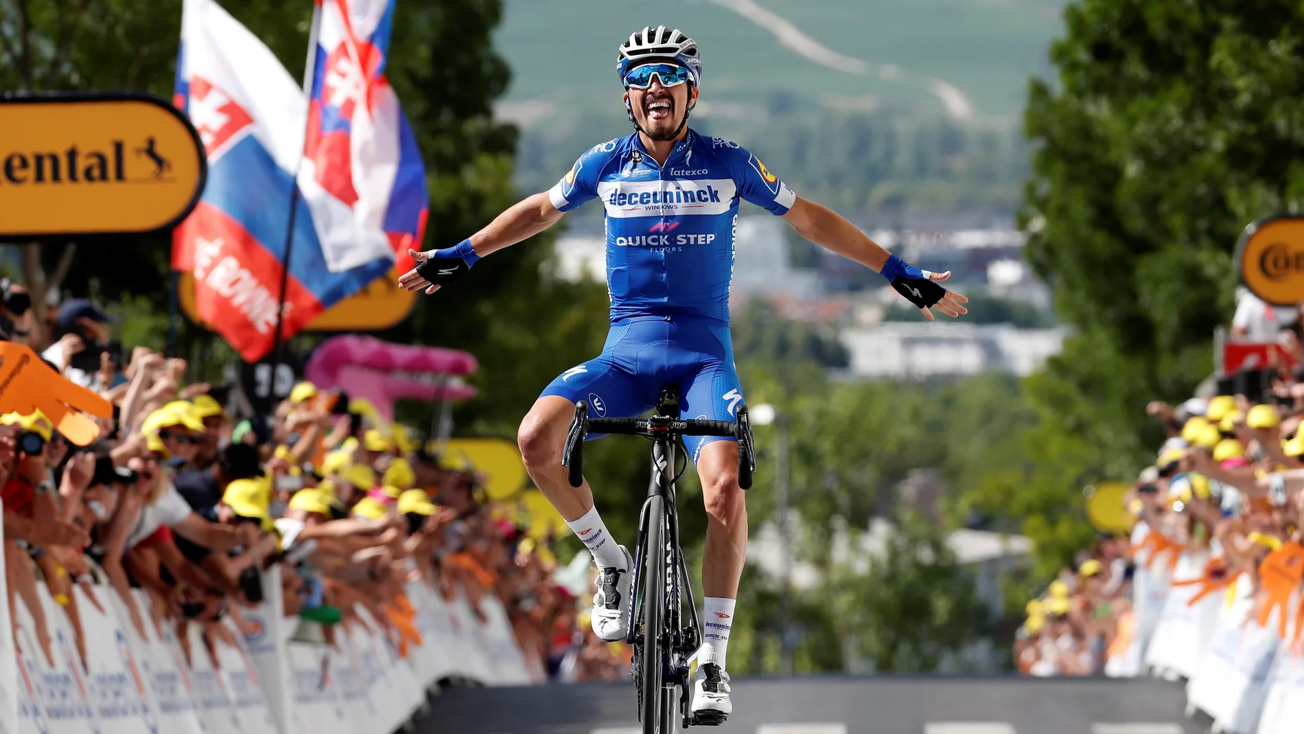 Julian Alaphilippe llega a meta en el Tour de Francia Julian Alaphilippe llega a meta en el Tour de Francia