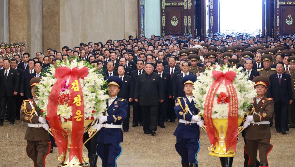 Kim Jong-un honra a su abuelo en el 25 aniversario de su muert