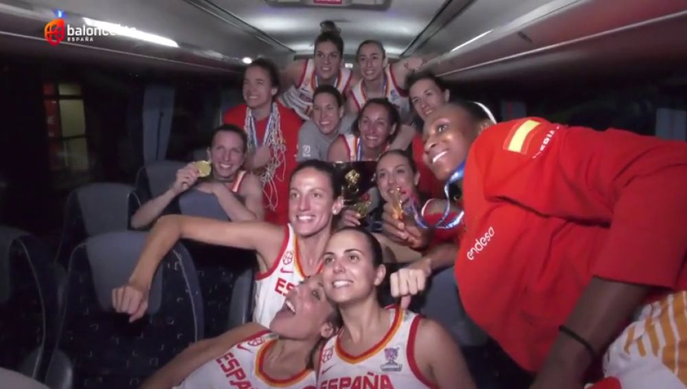 Así ha sido la celebración por todo lo alto de la Selección Española al grito de 'campeonas, campeonas' 