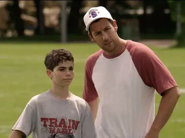 Cameron Boyce y Adam Sandler en 'Niños Grandes' Cameron Boyce y Adam Sandler en 'Niños Grandes'