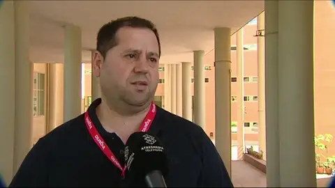 Los protagonistas de la orla viral de Málaga: "Muchos en 3º o en 4º curso ya están trabajando y se acaban decantando por el mundo laboral" Los protagonistas de la orla viral de Málaga: "Muchos en 3º o en 4º curso ya están trabajando y se acaban decantando por el mundo laboral"