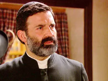‘El secreto de Puente Viejo’: Prudencio le cuenta al padre Don Berengario el gran secreto sobre Lola ‘El secreto de Puente Viejo’: Prudencio le cuenta al padre Don Berengario el gran secreto sobre Lola