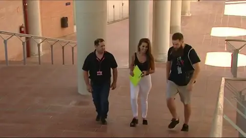 Los protagonistas de la orla viral de Málaga: "En algunas clases hemos estado solo un alumno matriculado" Los protagonistas de la orla viral de Málaga: "En algunas clases hemos estado solo un alumno matriculado"