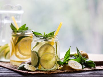Agua con limón Agua con limón