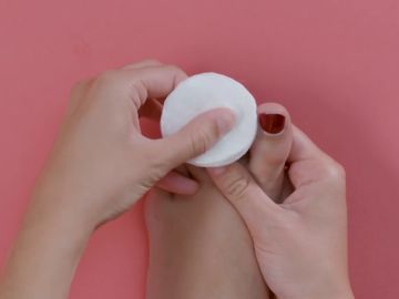 ¿Cómo eliminar el esmalte de uñas de forma rápida?