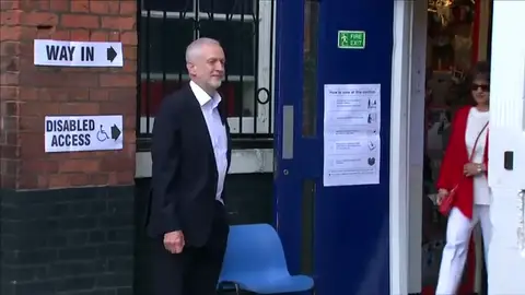 Corbyn pedirá un segundo referéndum y defenderá la permanencia en la UE Corbyn pedirá un segundo referéndum y defenderá la permanencia en la UE