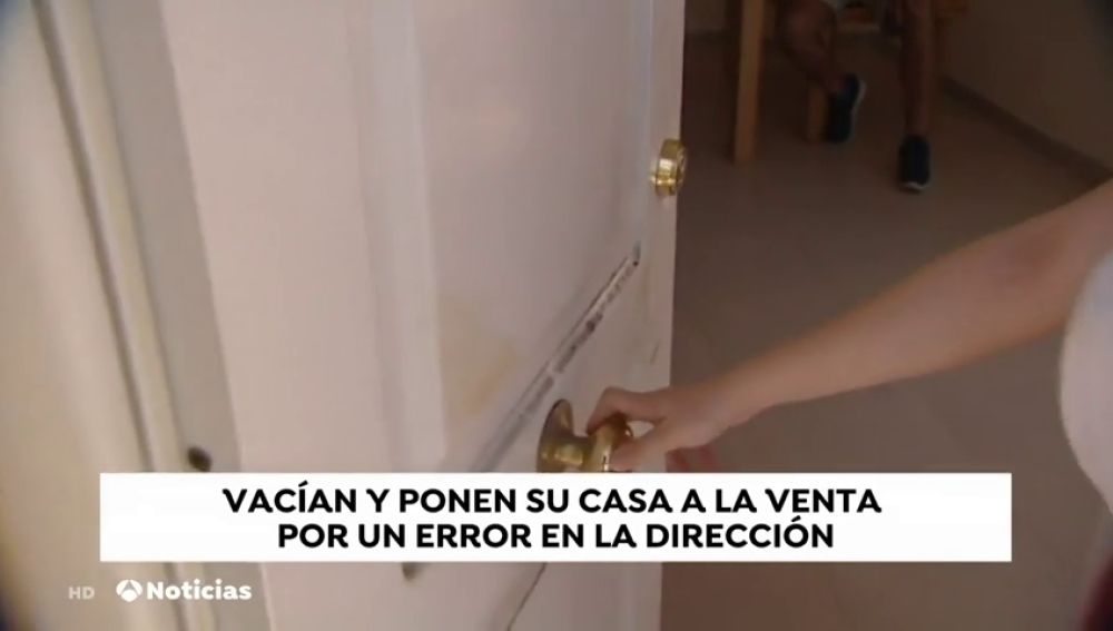  REEMPLAZO: Un matrimonio se encuentra su casa de veraneo vacía y a la venta por un error