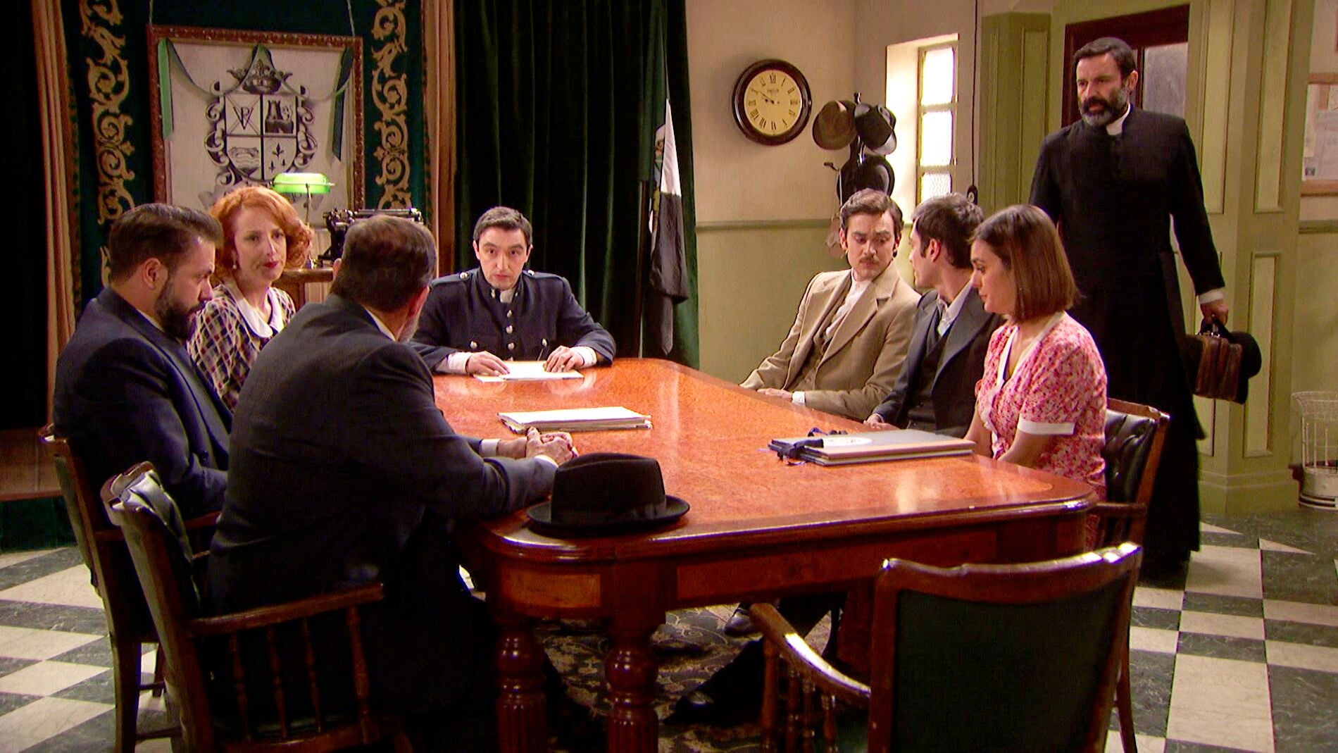 ‘El secreto de Puente Viejo’: El padre Berengario le da la extremaunción a Carmelo 