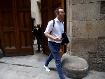 Agentes de la Guardia Civil salen del Palau de la Generalitat Agentes de la Guardia Civil salen del Palau de la Generalitat