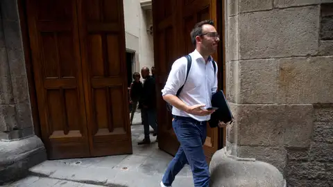 Agentes de la Guardia Civil salen del Palau de la Generalitat Agentes de la Guardia Civil salen del Palau de la Generalitat