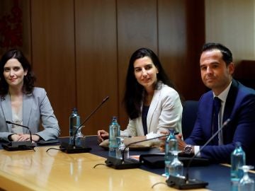 Vox acepta reunirse con PP y Ciudadanos para tratar de desbloquear Madrid