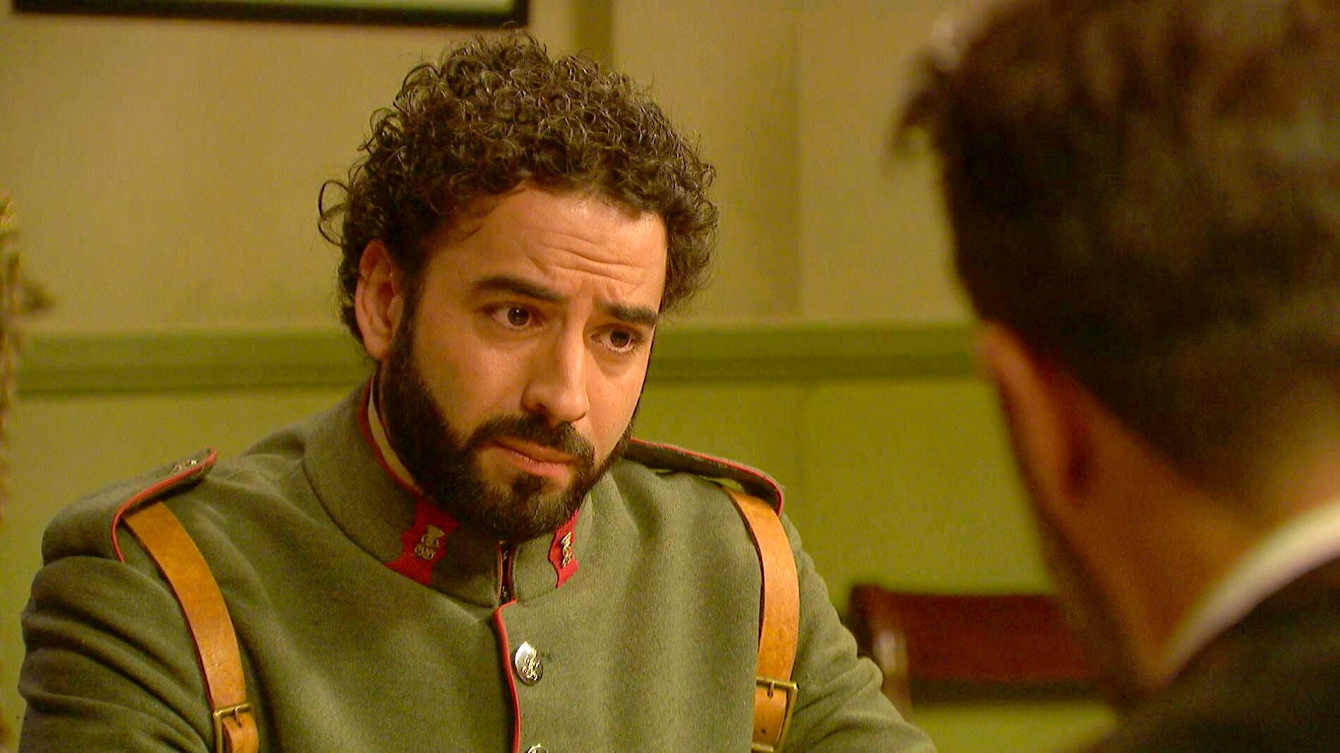 ‘El secreto de Puente Viejo’:  Aparece una carta muy confidente en el bolsillo de Esteban