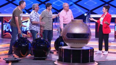Silvia Abril pilla a 'Los Lobos' desmantelando el plató de '¡Boom!' 