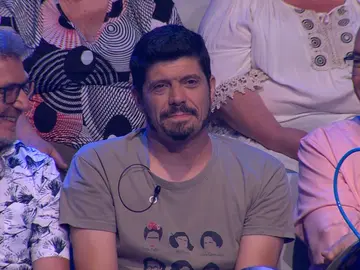 La divertida manía de Manu de 'Los Lobos' con su vestimenta La divertida manía de Manu de 'Los Lobos' con su vestimenta