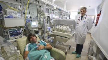 El padre de los trillizos en el Hospital Quirónsalud Málaga