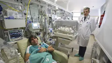 El padre de los trillizos en el Hospital Quirónsalud Málaga El padre de los trillizos en el Hospital Quirónsalud Málaga
