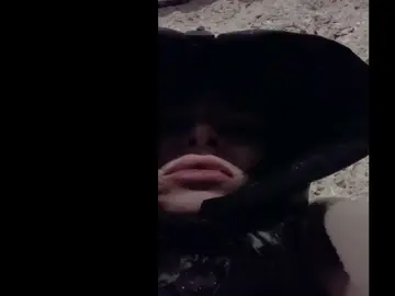 Una modelo iraní comparte en su Instagram como se ve obligada a dormir en la calle Una modelo iraní comparte en su Instagram como se ve obligada a dormir en la calle