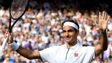 Federer celebra la victoria ante Nishikori