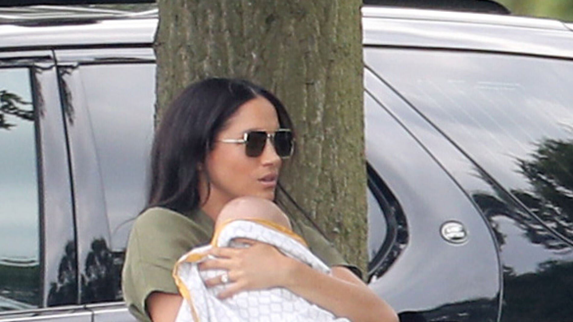 Meghan Markle con su hijo Archie en brazos